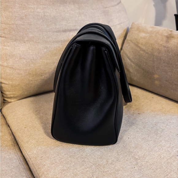 CELINE Medium Soft 16 bag in smooth calfskin - Picture 2 of 6